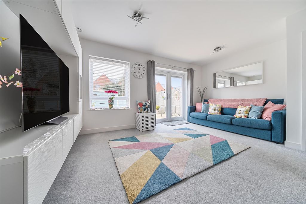 Property photo 2 of 19 Living Room