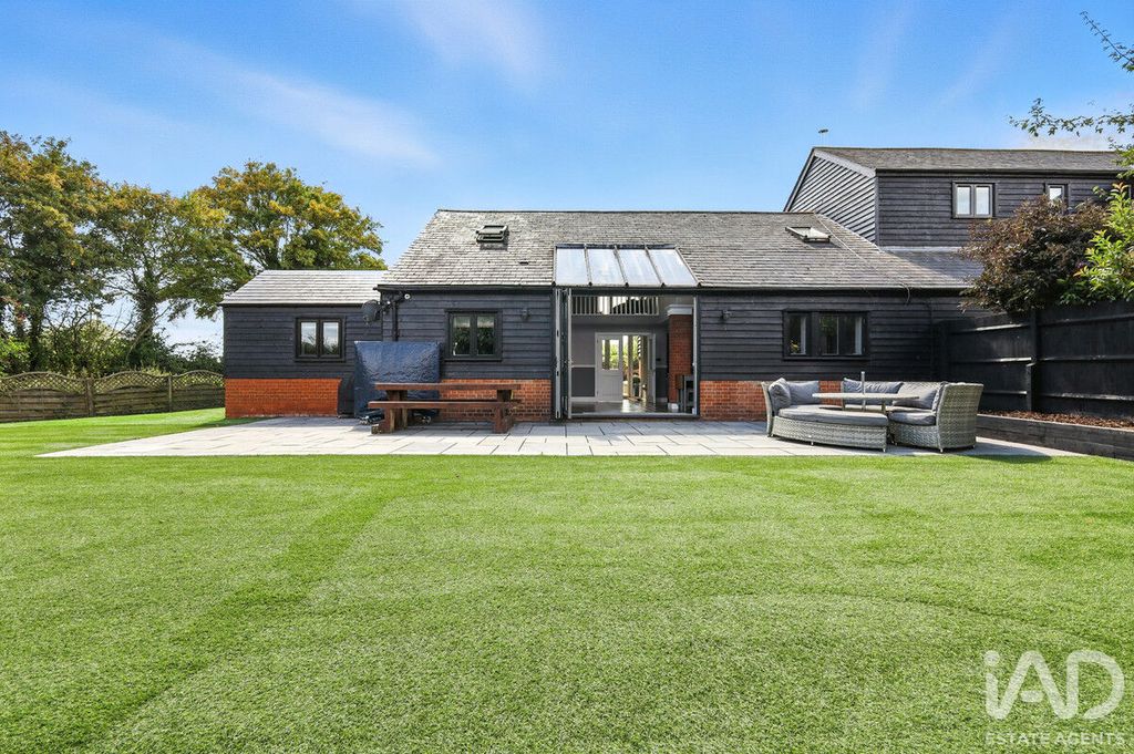 Property photo 2 of 21