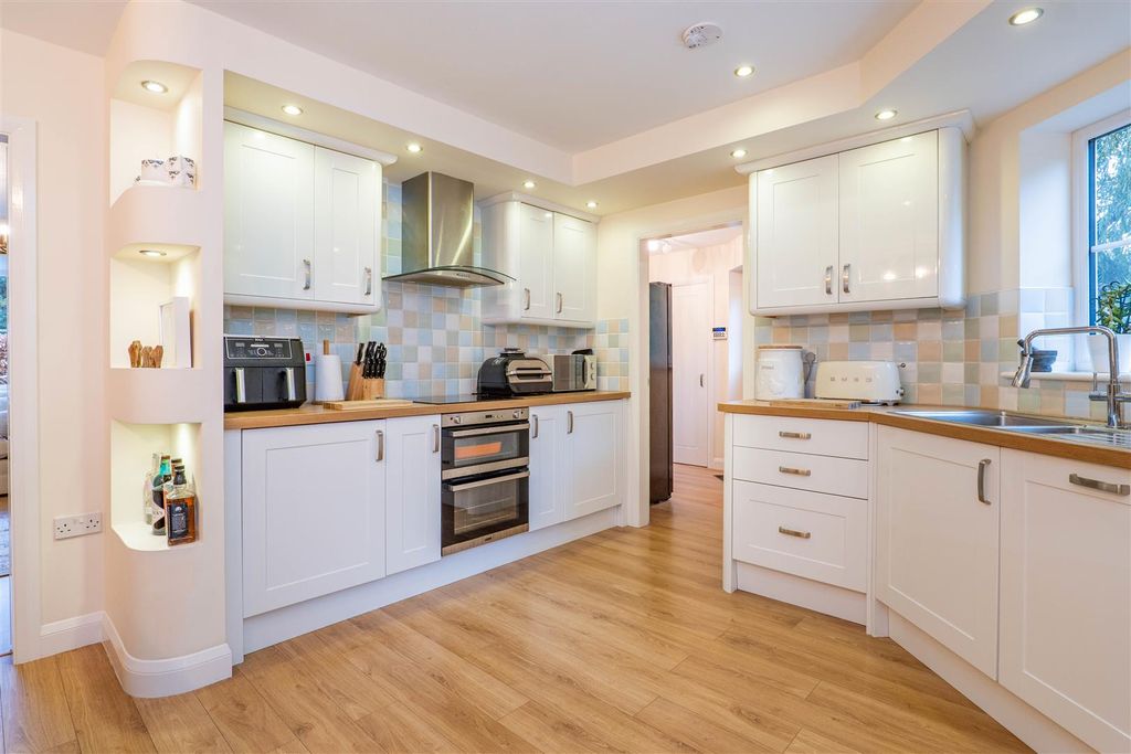 Property photo 3 of 38 Kitchen/Diner