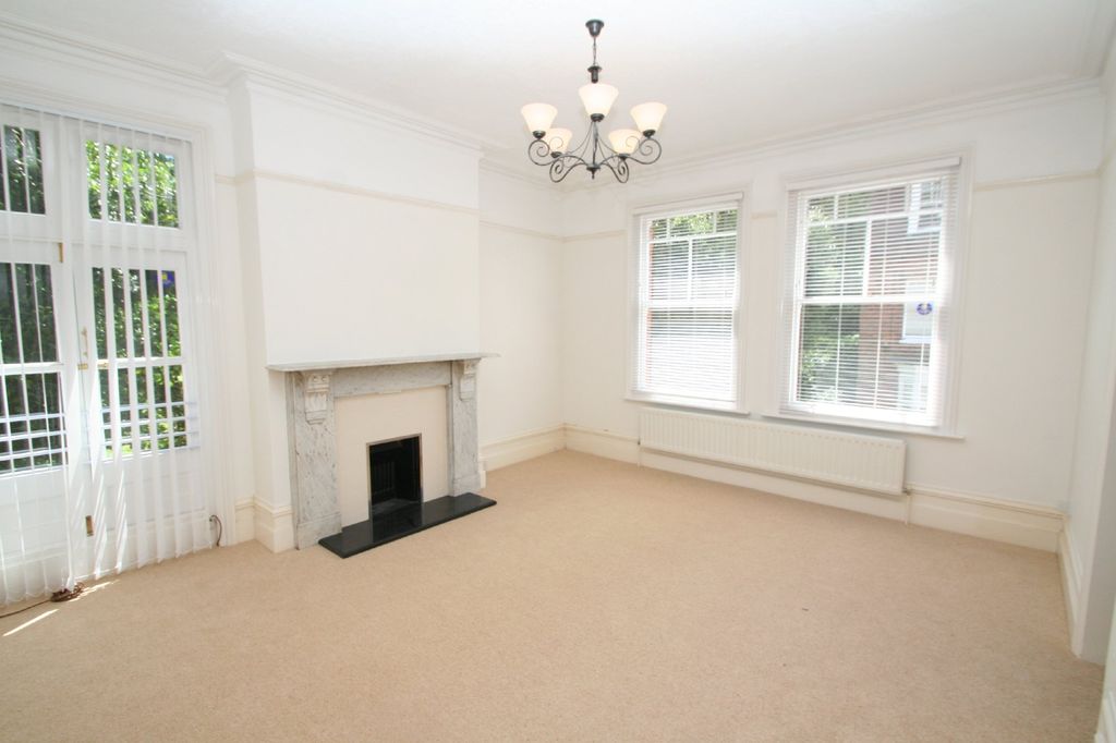 Property photo 3 of 6