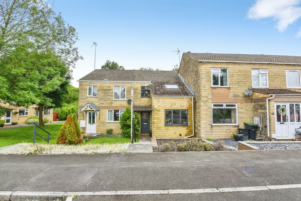 Property photo 1 of 18