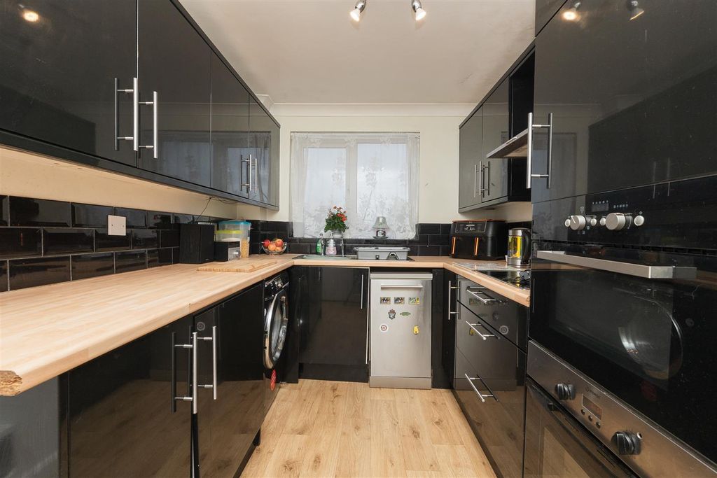 Property photo 3 of 29 139-Malvern-Drive-Bs30-Jpegs-31.Jpg