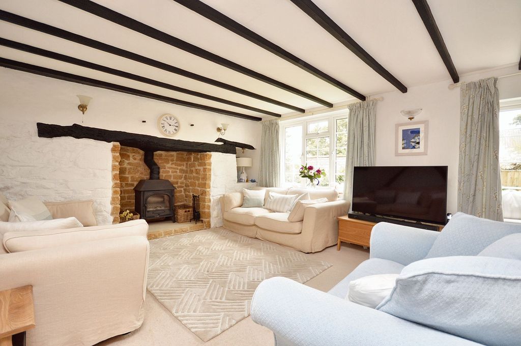 Property photo 3 of 30 Lounge/Diner