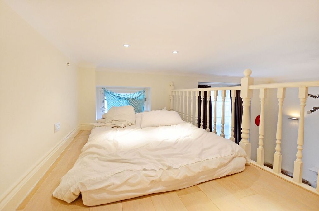 Property photo 1 of 2