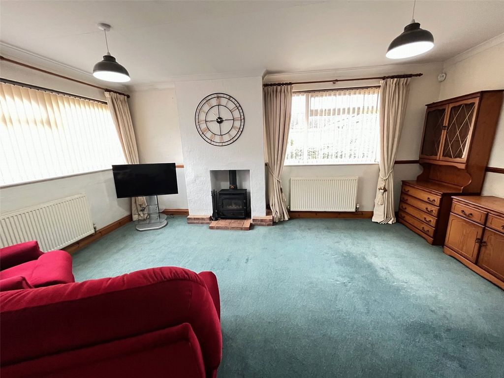 Property photo 3 of 40 Picture No. 23