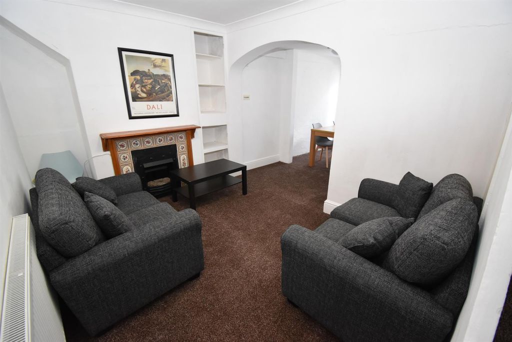 Property photo 2 of 12