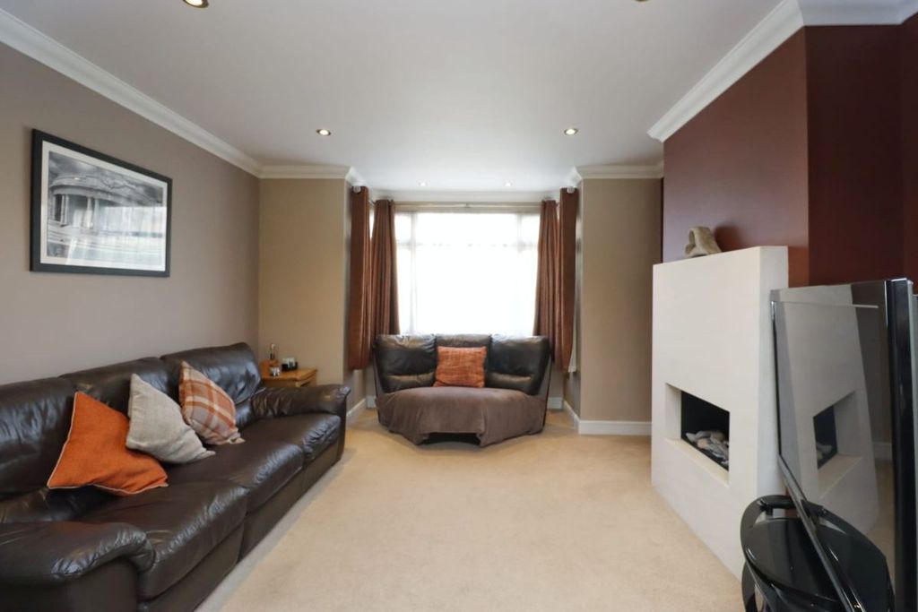 Property photo 3 of 25