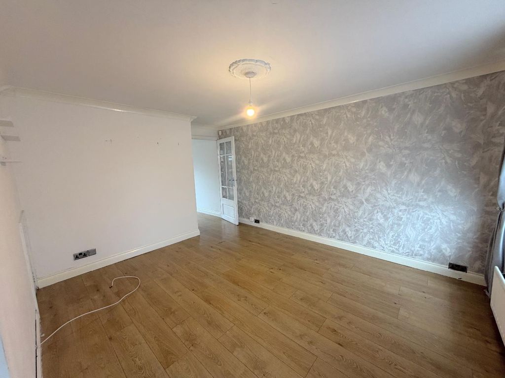 Property photo 2 of 9 Lounge