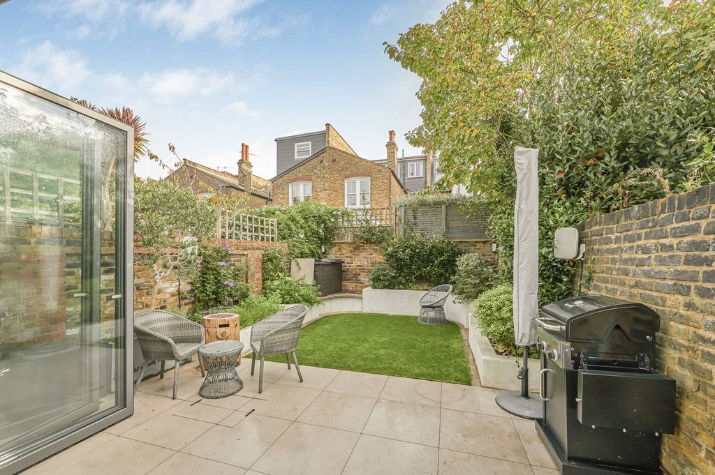 Property photo 2 of 21