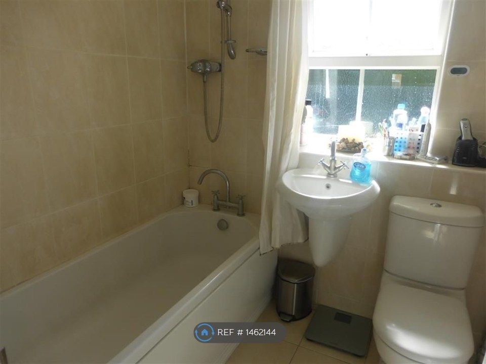 Property photo 2 of 8 Bathroom