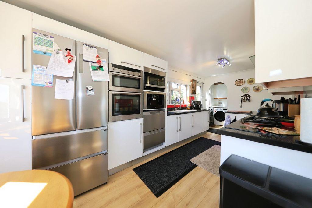 Property photo 3 of 15 Kitchen