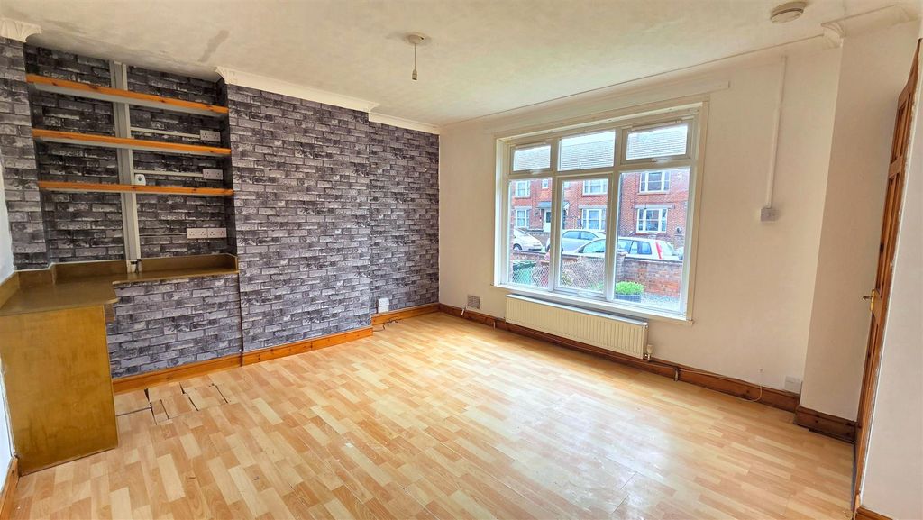 Property photo 2 of 9 Lounge