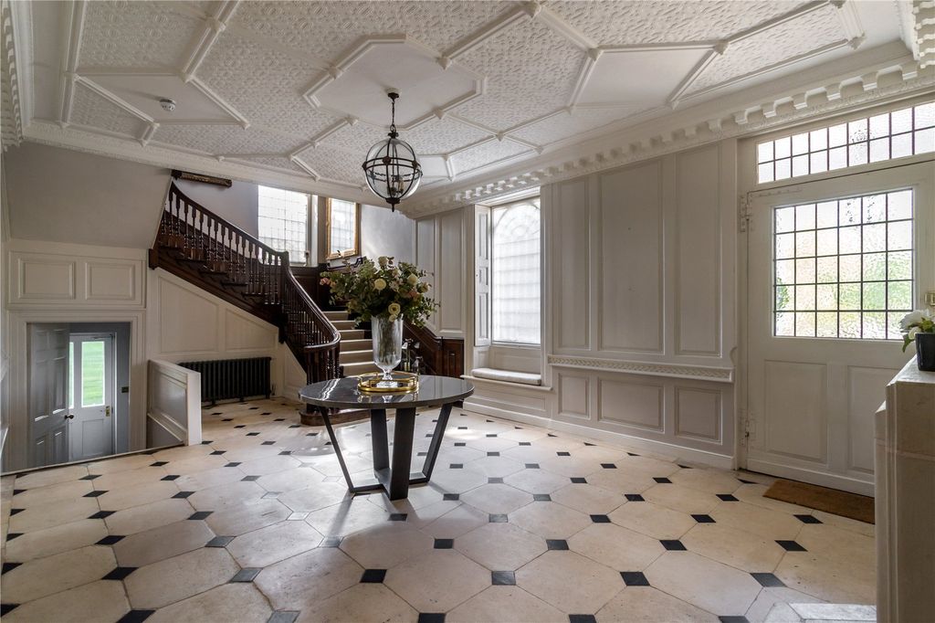 Property photo 2 of 42 House. Partnership