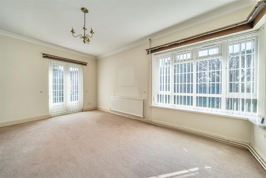 Property photo 3 of 24 Reception