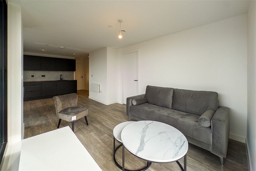 Property photo 3 of 11 (Thumbnail)