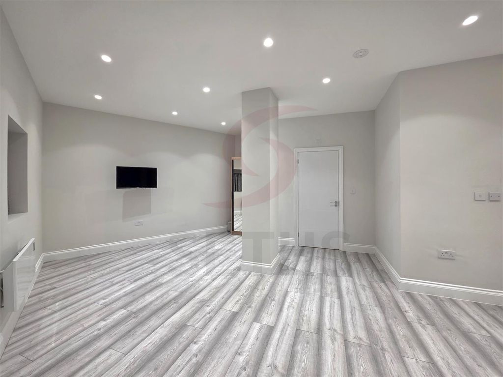 Property photo 2 of 14 Living Room