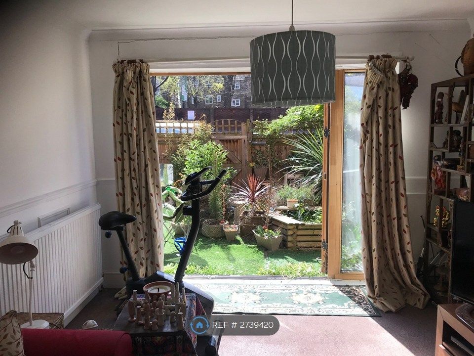 Property photo 3 of 31 Living Room Furnished Or Unfurnished