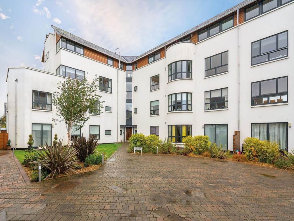 Property photo 1 of 11 122 9