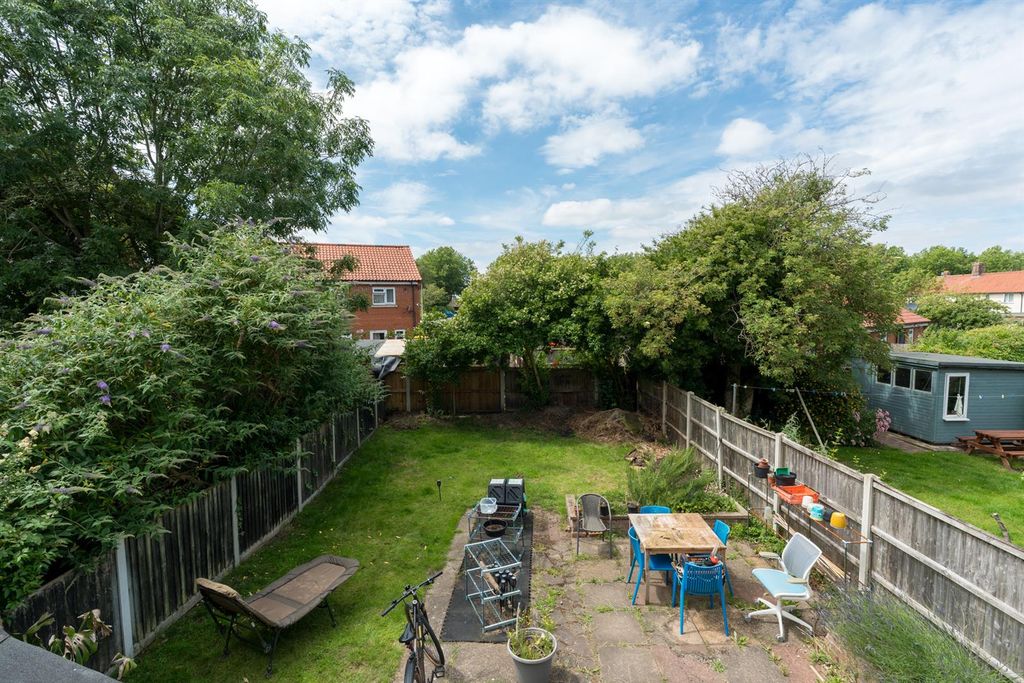 Property photo 3 of 15 56-Elizabethfryroad-003.Jpg