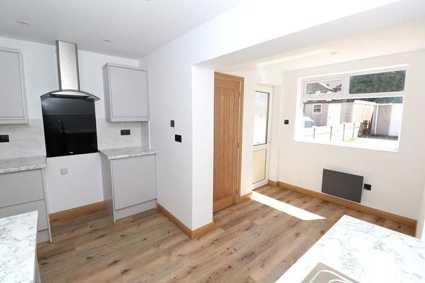 Property photo 1 of 6 Kitchen (A)