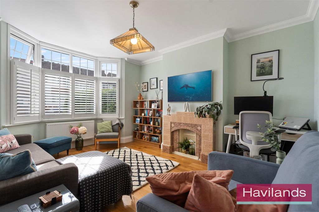 Property photo 2 of 22 Oaktree Avenue-17.Jpg