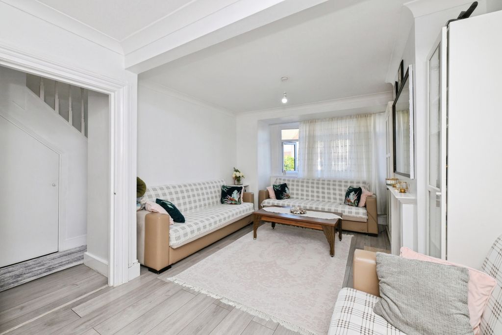 Property photo 3 of 16 Pbox-Img.Jpg
