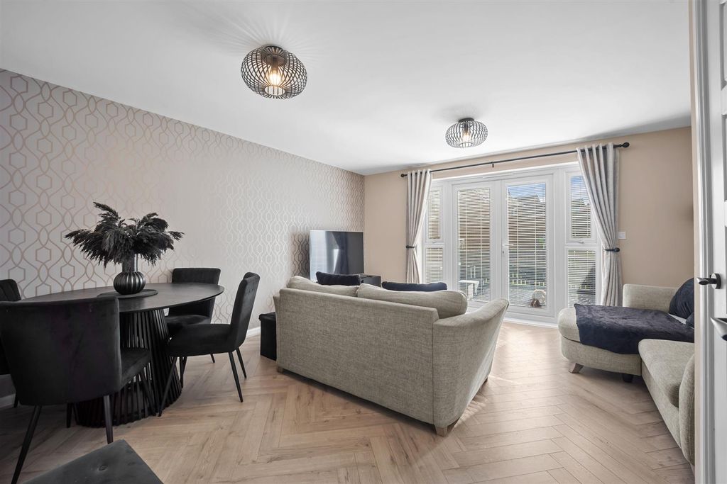 Property photo 2 of 25 12 Springwell Avenue-2.Jpg