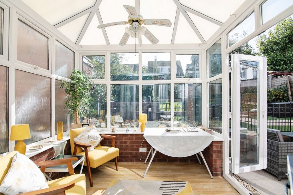 Property photo 2 of 17 Photo