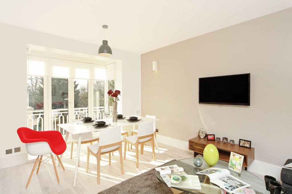 Property photo 3 of 9 Dining