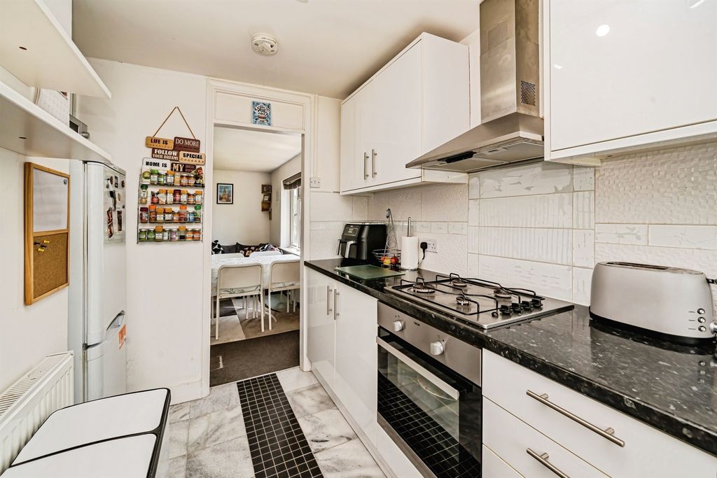 Property photo 2 of 13