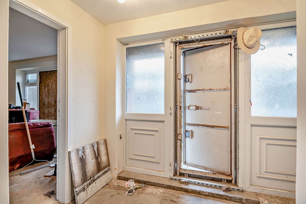 Property photo 2 of 34