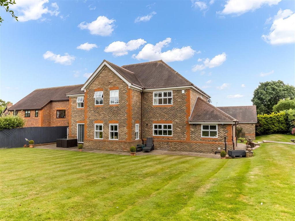 Property photo 2 of 36 Back