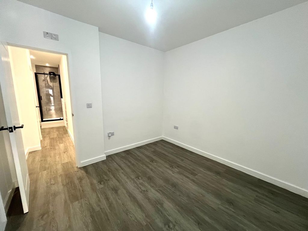 Property photo 2 of 4 Bedroom