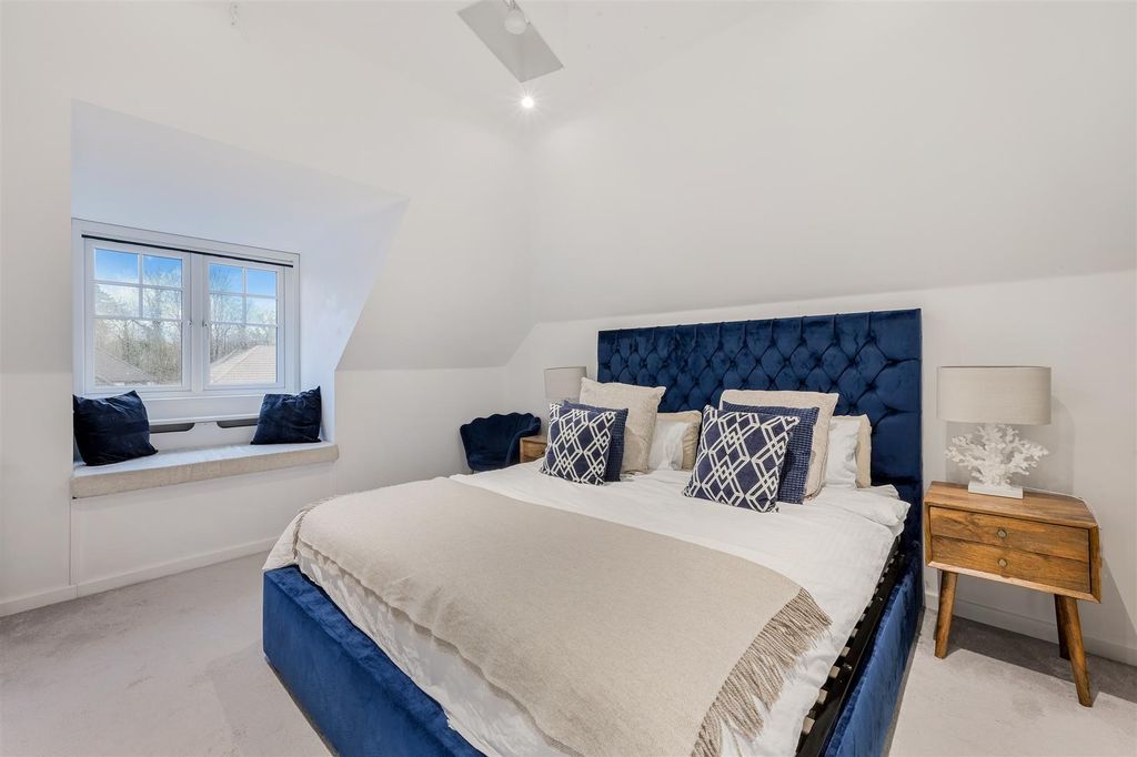 Property photo 3 of 27 All Saints Gardens (13).Jpg