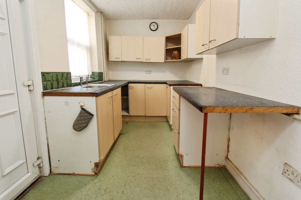 Property photo 3 of 14