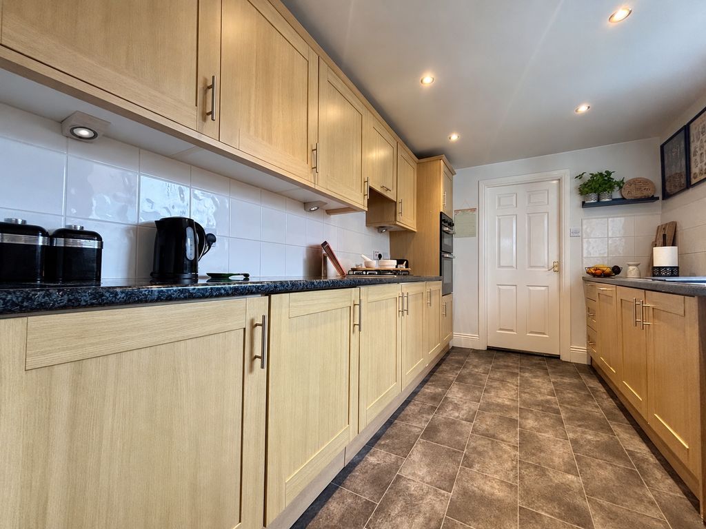 Property photo 3 of 16 Kitchen