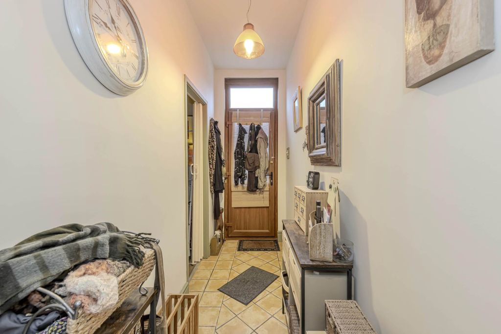 Property photo 2 of 21