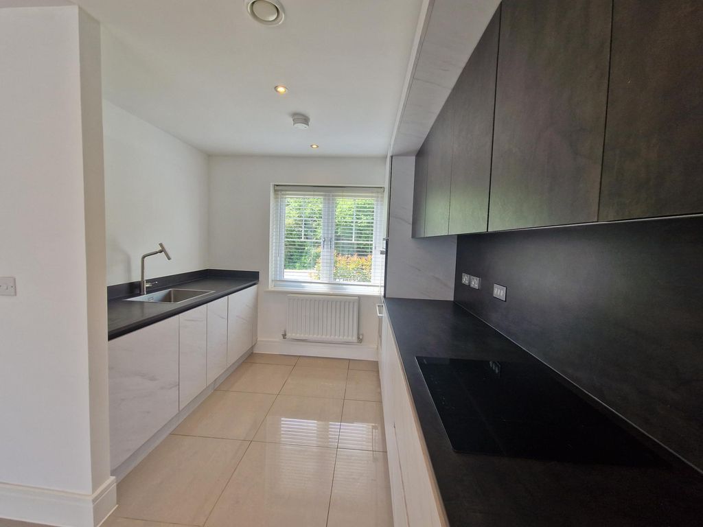 Property photo 2 of 18 Image