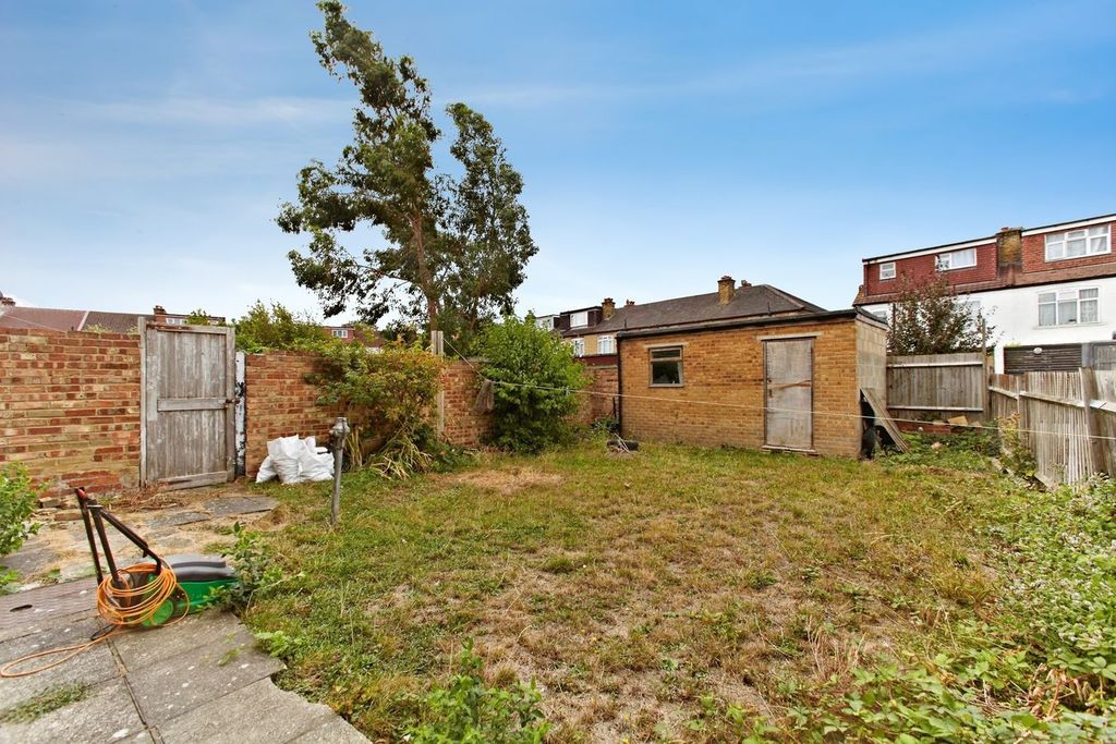 Property photo 2 of 17