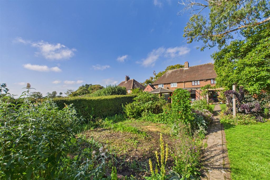 Property photo 2 of 21 Cam01894G0-Pr0227-Still027.Jpg