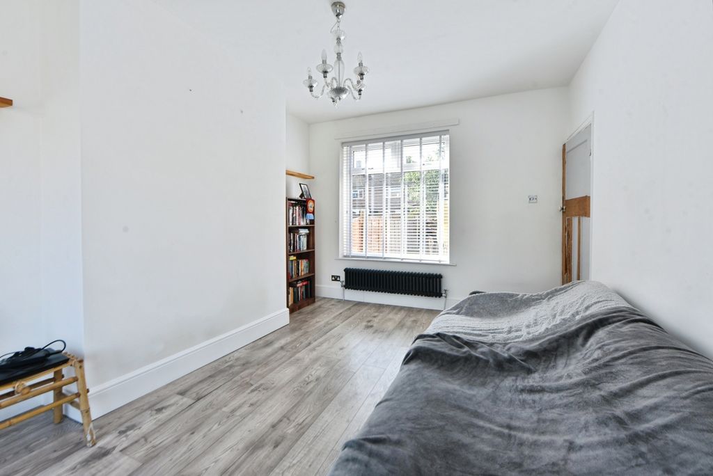 Property photo 2 of 17 Lounge