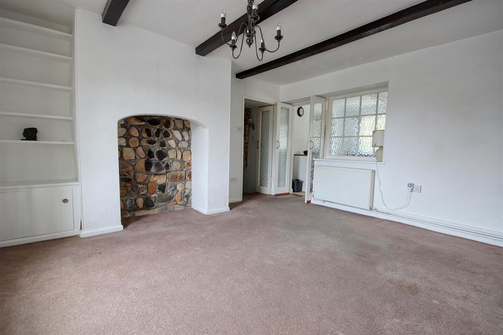 Property photo 3 of 21 Lounge