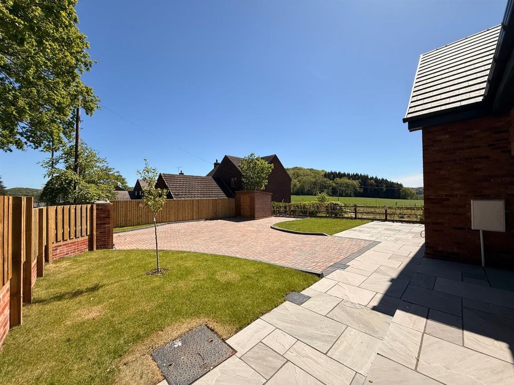 Property photo 2 of 26