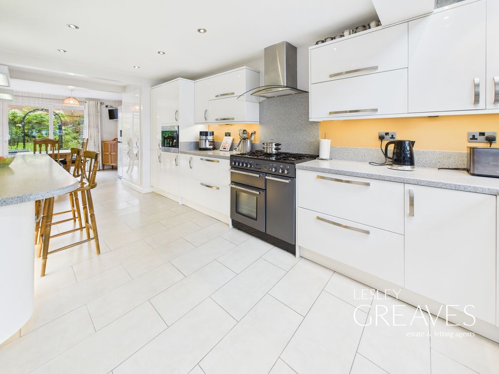 Property photo 2 of 31 Kitchen