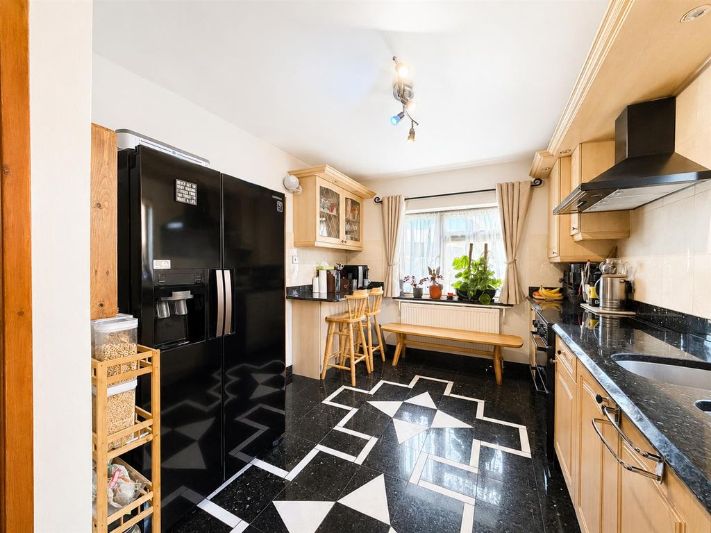 Property photo 3 of 15 Kitchen