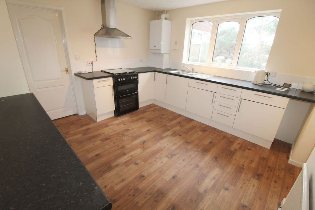 Property photo 3 of 25