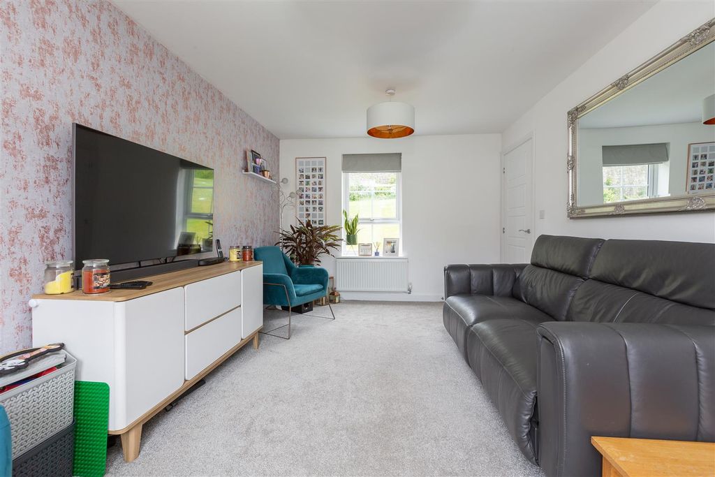 Property photo 3 of 24