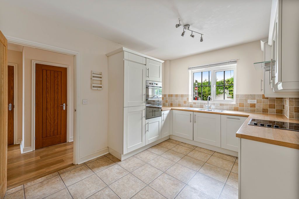 Property photo 3 of 17 Photo 6