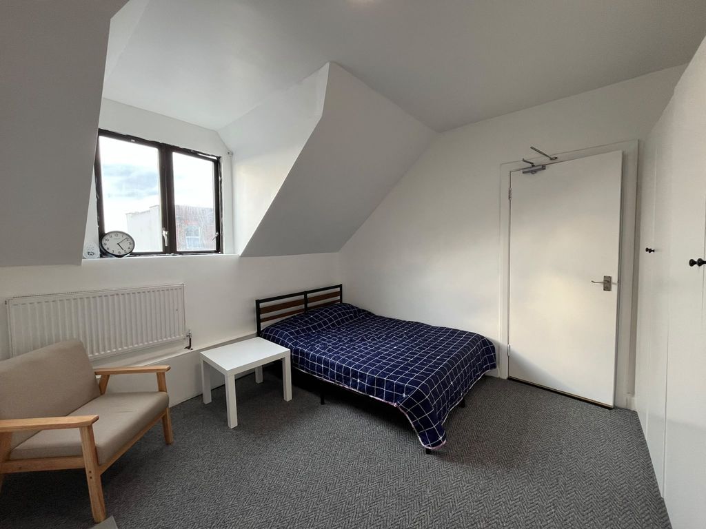 Property photo 1 of 8 1 Bed Flat To Rent King Street, Southall Ub2