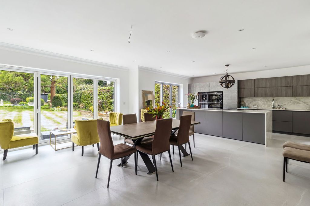 Property photo 3 of 23